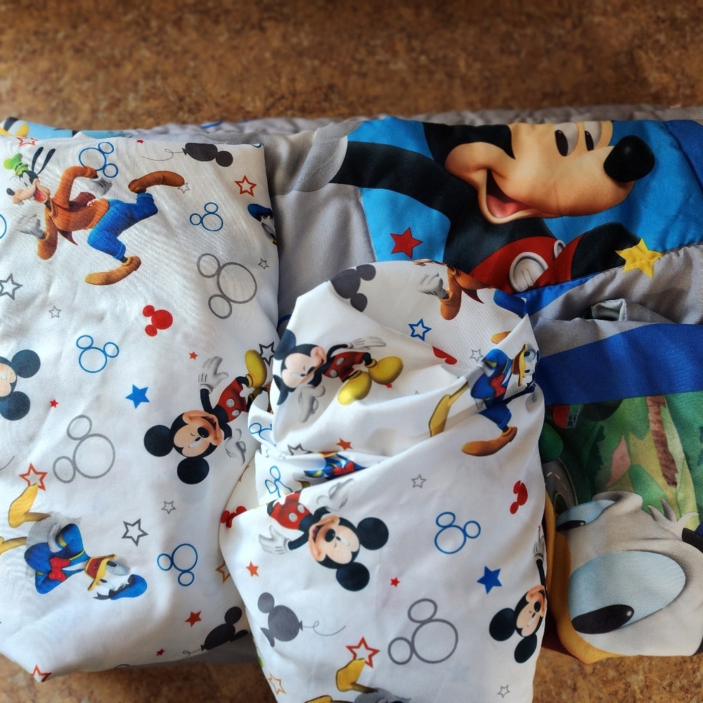 Disney Mickey Mouse Having Fun 4-Piece Toddler Bedding Set